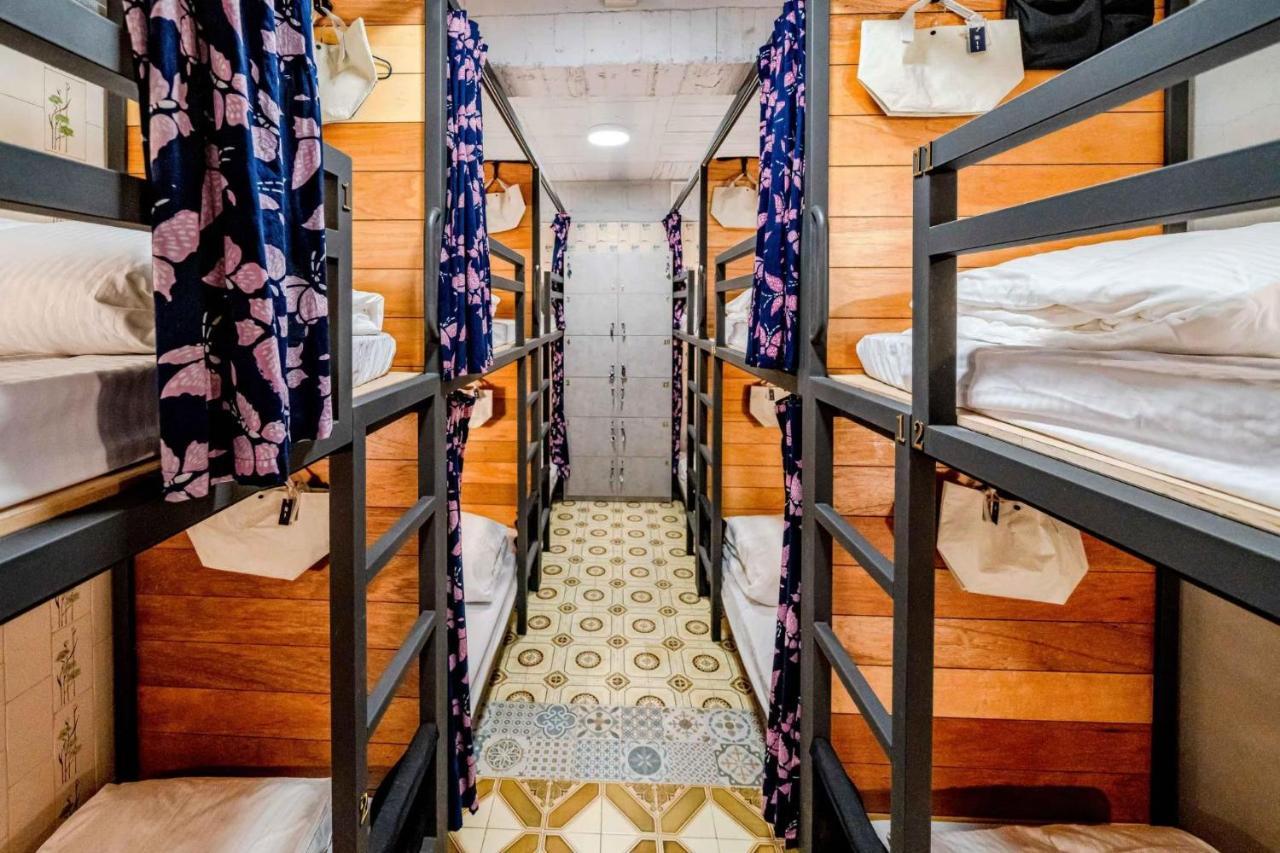 Local Backpacker Hostel Тайнан Екстериор снимка
