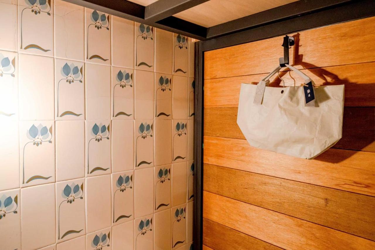 Local Backpacker Hostel Тайнан Екстериор снимка