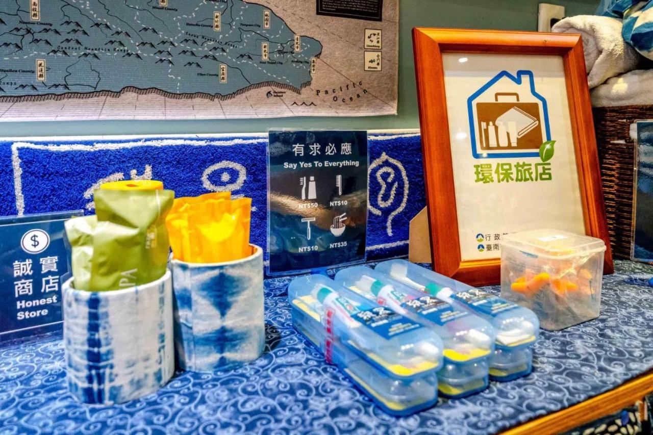 Local Backpacker Hostel Тайнан Екстериор снимка