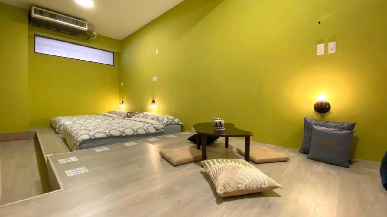 Local Backpacker Hostel Тайнан Екстериор снимка