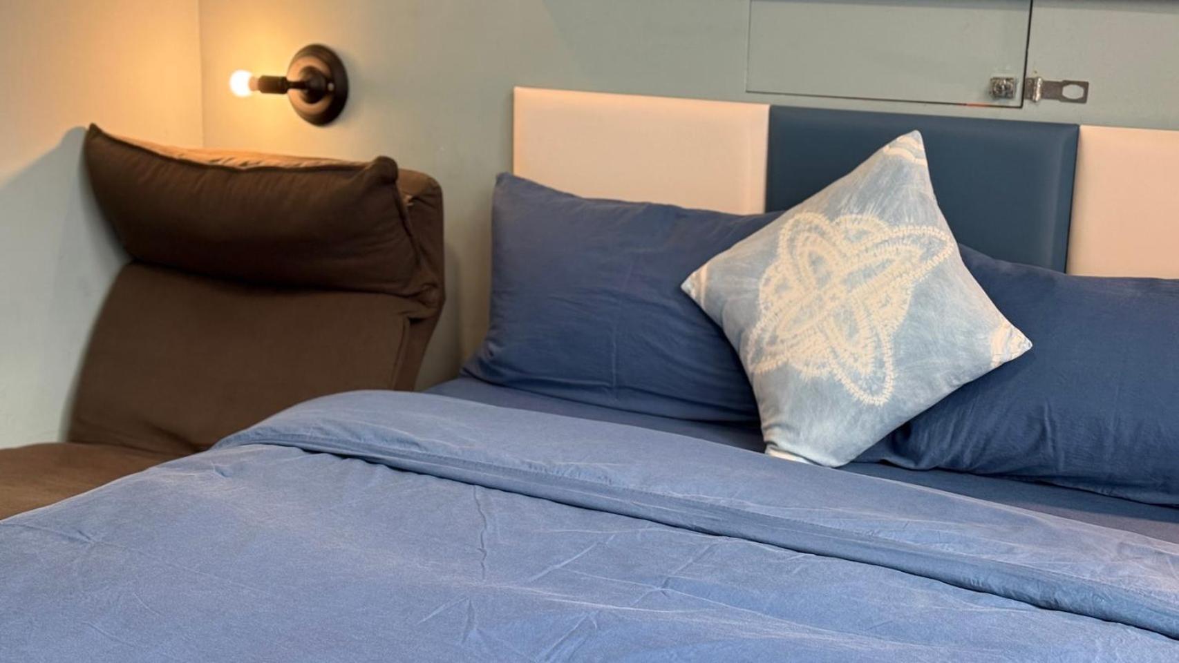 Local Backpacker Hostel Тайнан Екстериор снимка