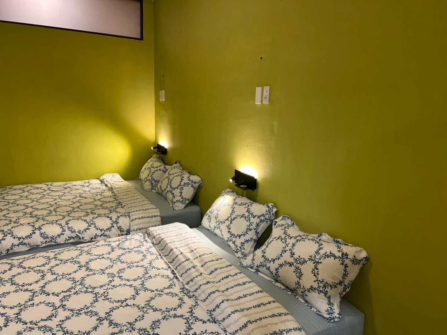 Local Backpacker Hostel Тайнан Екстериор снимка