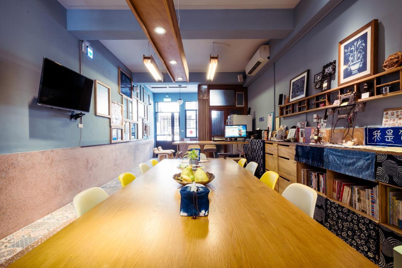 Local Backpacker Hostel Тайнан Екстериор снимка
