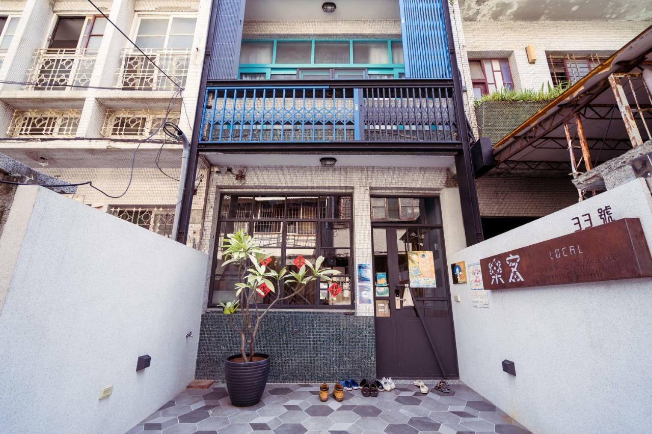 Local Backpacker Hostel Тайнан Екстериор снимка